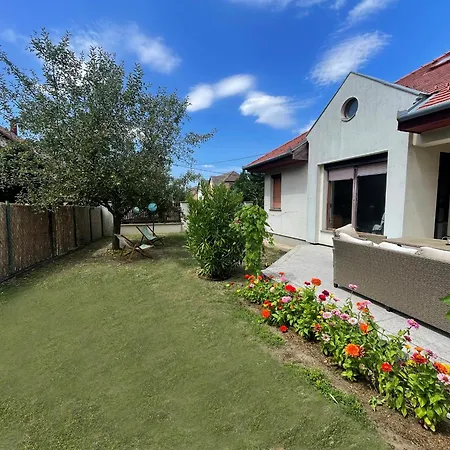 Appartement Cozy Garden House In *