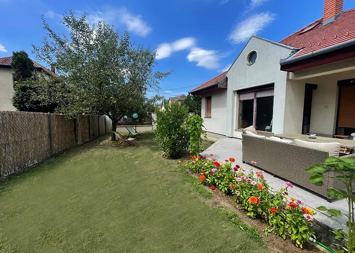 Apartament Cozy Garden House In *