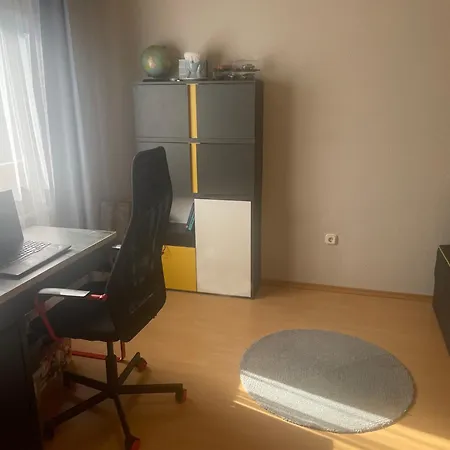 아파트 Cozy Garden House In *