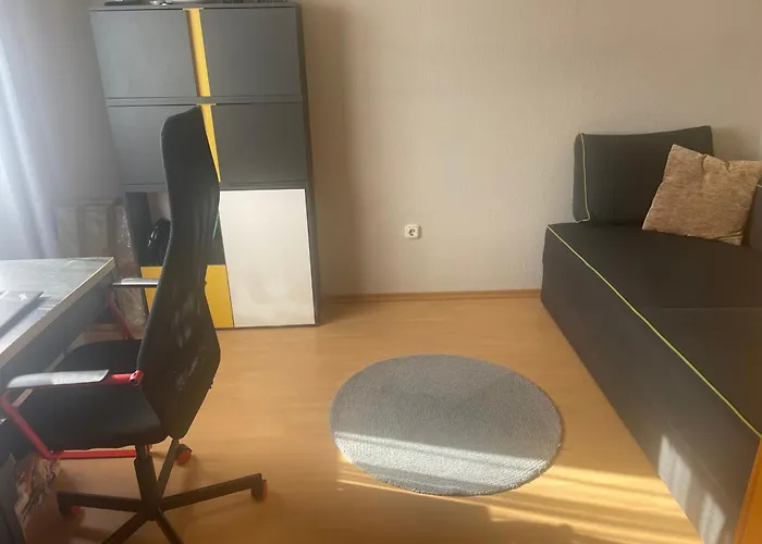 Cozy Garden House In 아파트 *